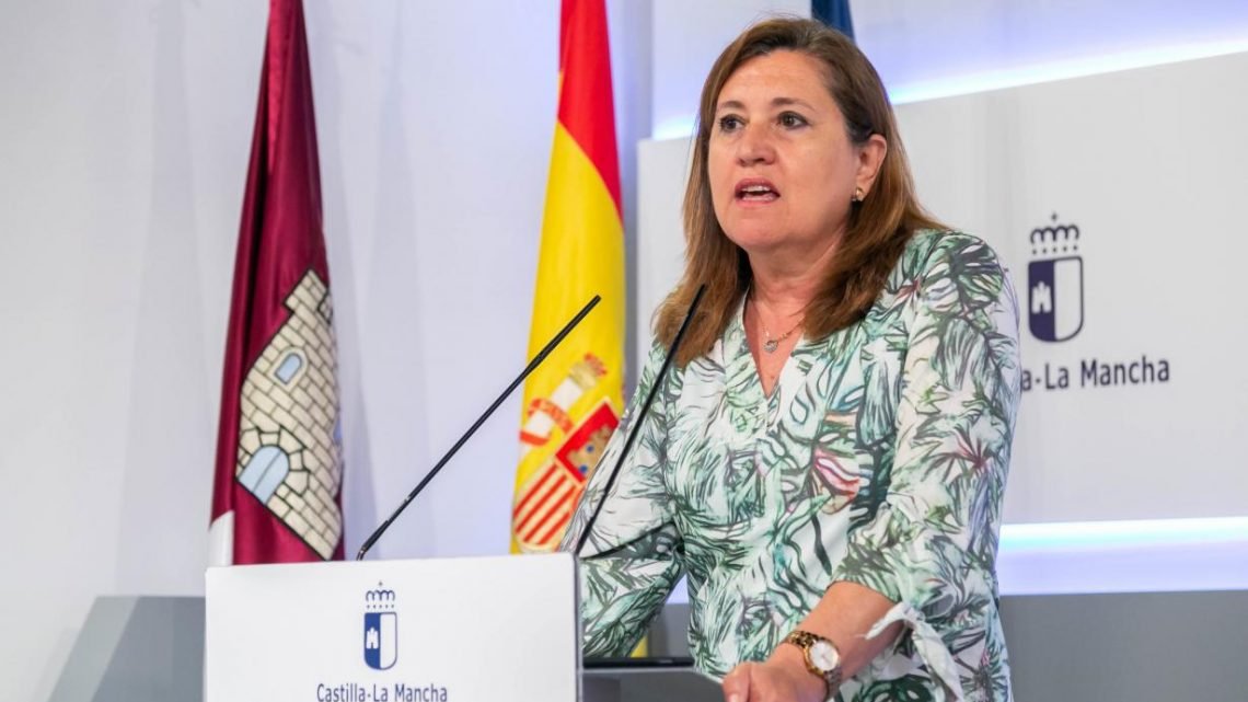 El Gobierno regional destina 5 millones de euros para adaptar este verano cerca de 300 infraestructuras educativas a la nueva realidad surgida con la COVID-19 El Gobierno regional destina 5 millones de euros para adaptar este verano cerca de 300 infraestructuras educativas a la nueva realidad surgida con la COVID-19