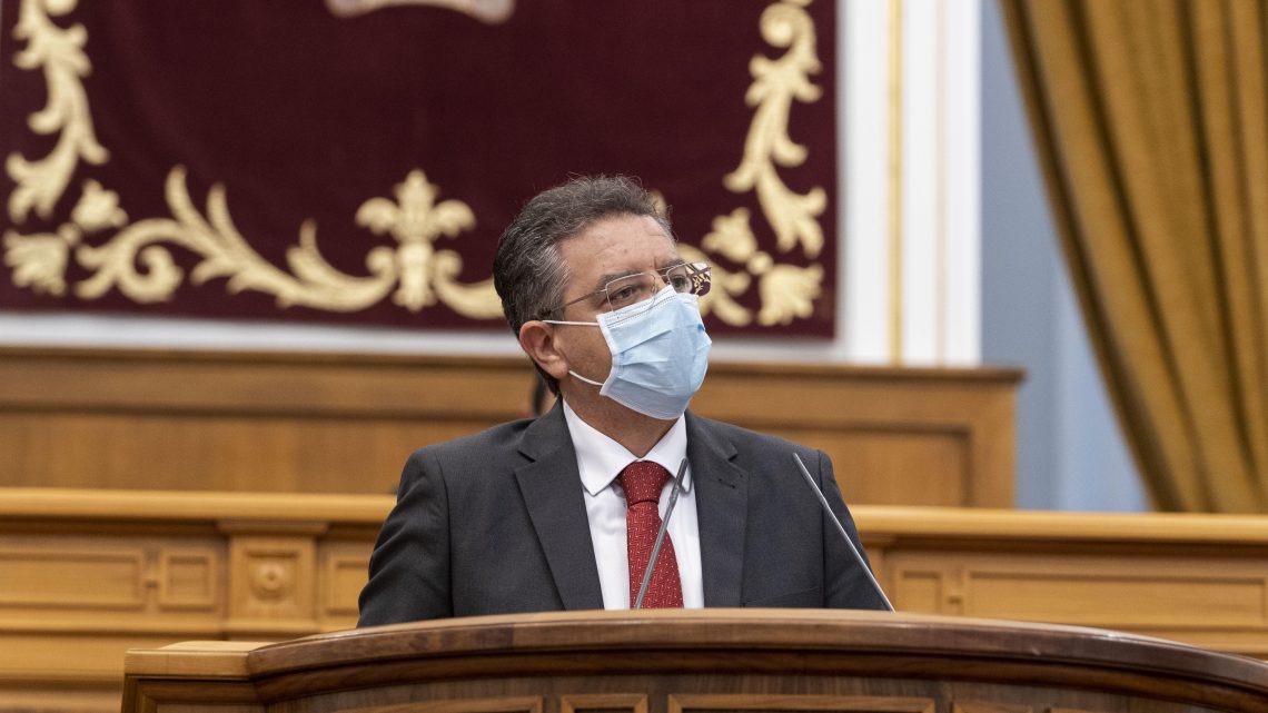 Moreno lamenta que la Ley llega `tarde´ y advierte que la región no puede permitirse que nuestros sanitarios tengan que protegerse de nuevo con bolsas de basura