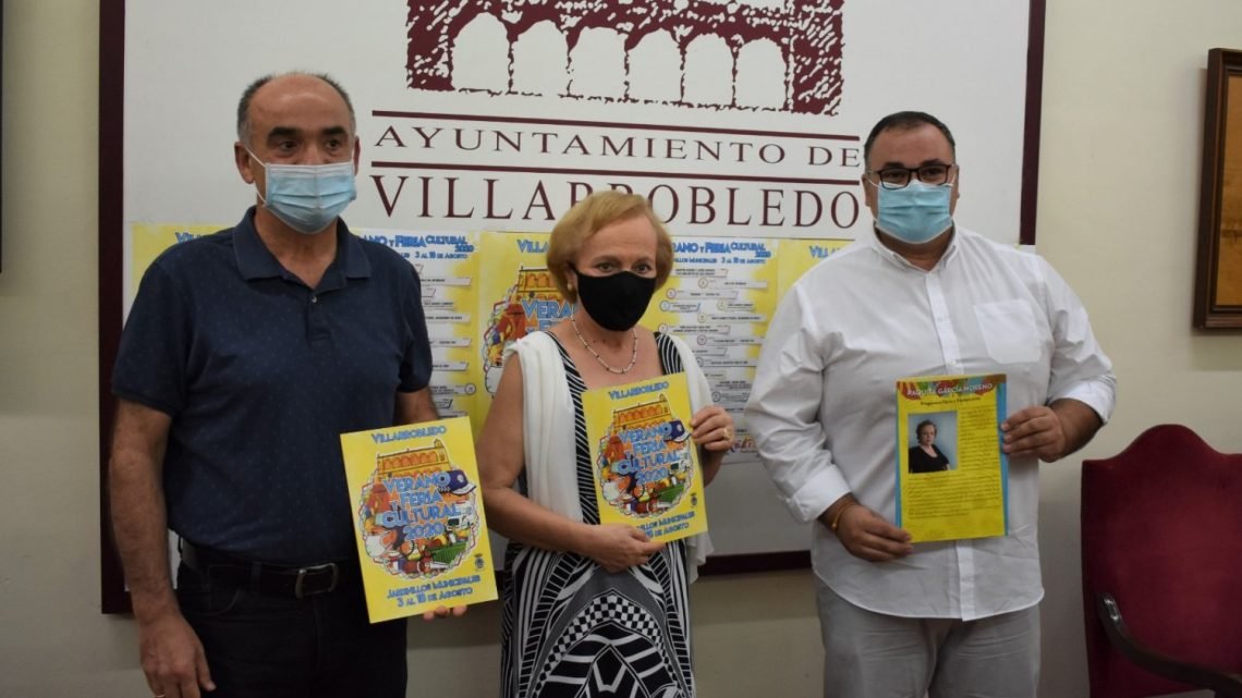 Valentín Bueno recibe en alcaldía a Paquita García Moreno pregonera de la Feria Cultural de 2020 Valentín Bueno recibe en alcaldía a Paquita García Moreno pregonera de la Feria Cultural de 2020