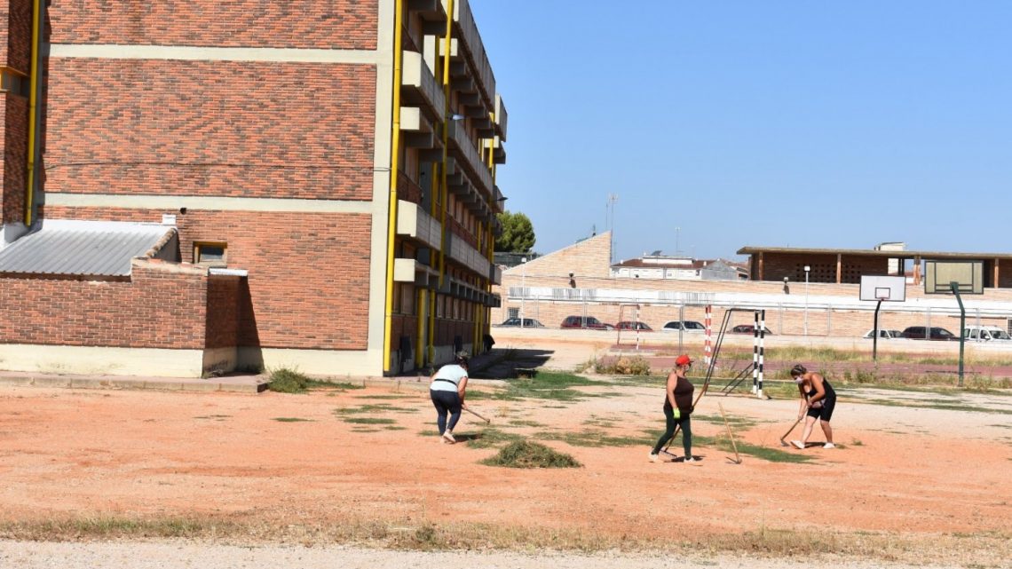 Los centros educativos de Villarrobledo acogen, desde hace días, trabajos de limpieza y mantenimiento de cara a la vuelta a las clases.