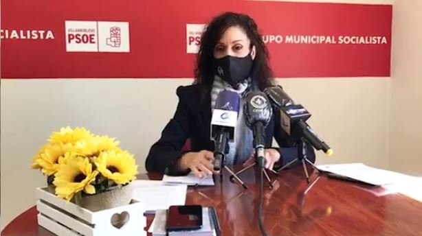 La concejala Rosario Herrera presenta la propuesta que ha presentado el Grupo Municipal Socialista en relación con las subvenciones de autoayuda que ha venido concediendo el Ayuntamiento de Villarrobledo. La concejala Rosario Herrera presenta la propuesta que ha presentado el Grupo Municipal Socialista en relación con las subvenciones de autoayuda que ha venido concediendo el Ayuntamiento de Villarrobledo.