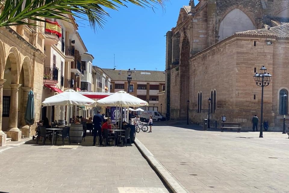 El Ayuntamiento de Villarrobledo acuerda con el sector hostelero la ampliación de la exención del pago de las terrazas hasta marzo de 2021