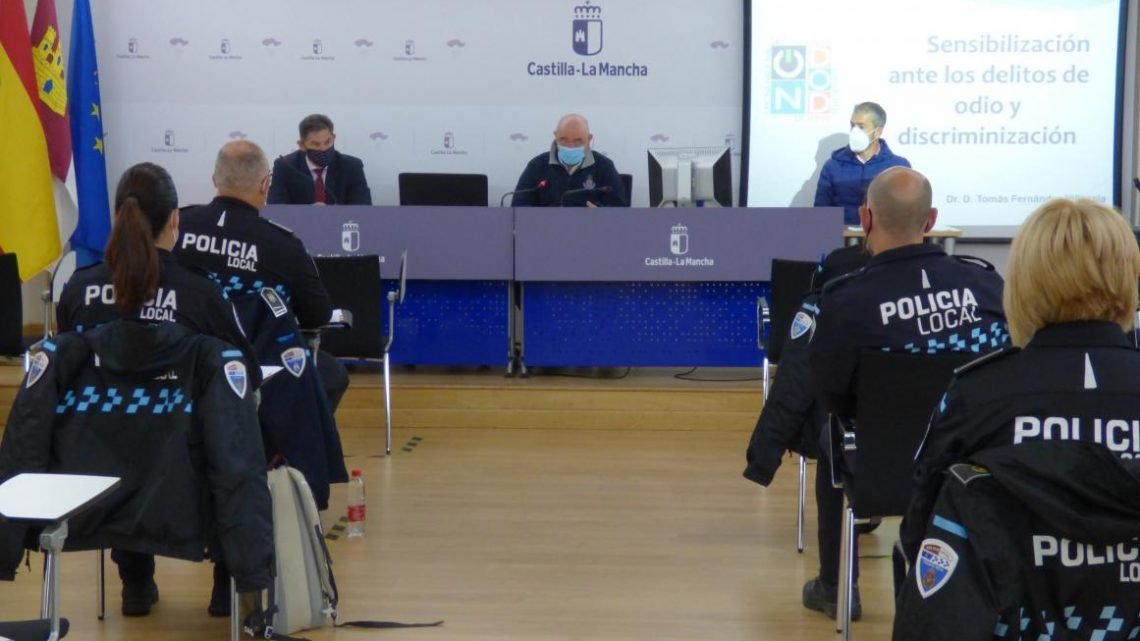 Policías locales de Castilla-La Mancha participan en una jornada formativa sobre los delitos e incidentes de odio y discriminación Policías locales de Castilla-La Mancha participan en una jornada formativa sobre los delitos e incidentes de odio y discriminación