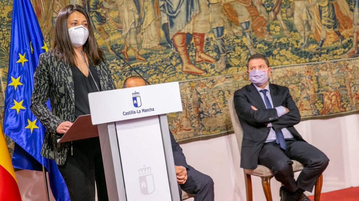 Bárbara García Torijano coge el testigo de Bienestar Social con el objetivo de fomentar las ayudas a la dependencia y apoyar a las personas con discapacidad Bárbara García Torijano coge el testigo de Bienestar Social con el objetivo de fomentar las ayudas a la dependencia y apoyar a las personas con discapacidad