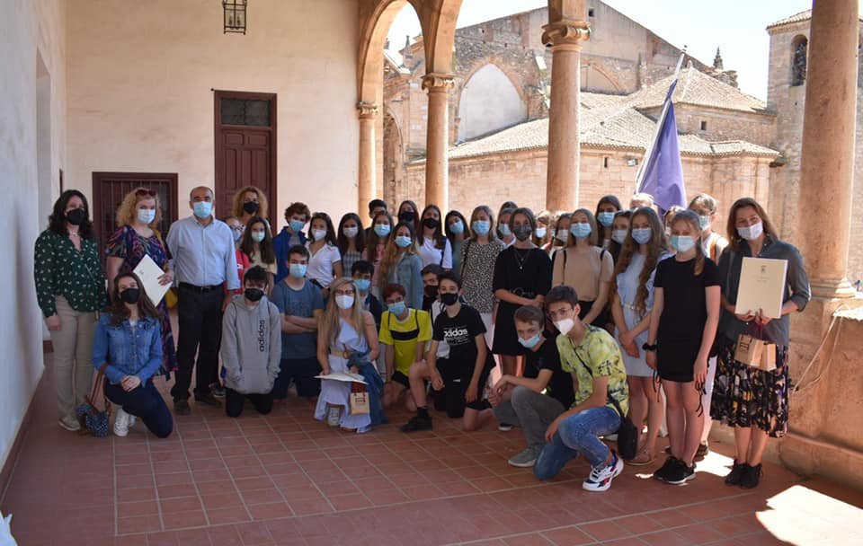 Bueno da la bienvenida a los estudiantes polacos que visitan Villarrobledo acogidos por el IES Virrey Morcillo. Bueno da la bienvenida a los estudiantes polacos que visitan Villarrobledo acogidos por el IES Virrey Morcillo.