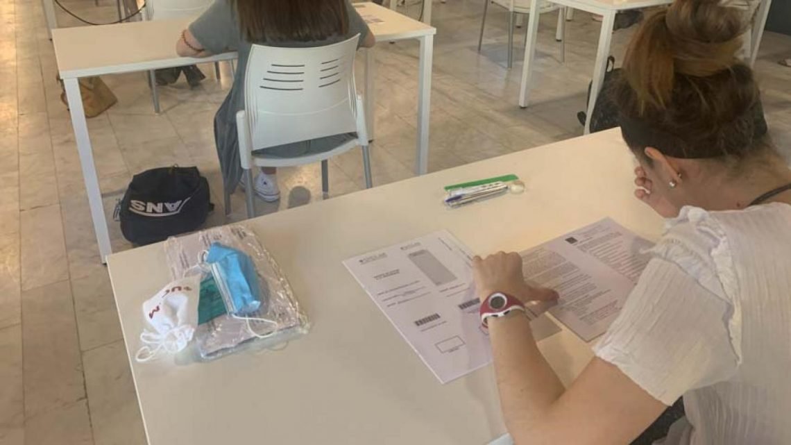 El Gobierno regional repartirá más de 42.000 mascarillas y otros tantos hidrogeles para las pruebas de la EVAU que comienzan mañana El Gobierno regional repartirá más de 42.000 mascarillas y otros tantos hidrogeles para las pruebas de la EVAU que comienzan mañana
