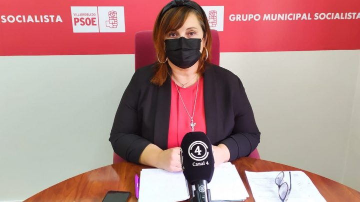 La portavoz del Grupo Municipal Socialista en el Ayuntamiento de Villarrobledo, Caridad Ballesteros ha ofrecido una rueda de prensa para valorar la sesión plenaría del día de ayer.