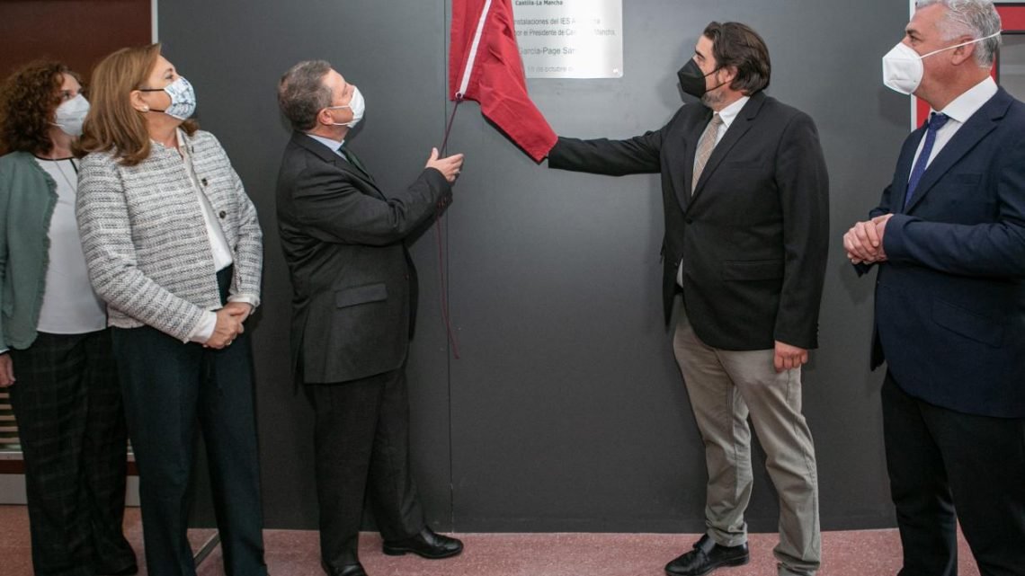 El Gobierno regional apuesta por ampliar cada vez más la FP y prueba de ello son las más de 50.000 vacantes que ha ofertado en este curso escolar El Gobierno regional apuesta por ampliar cada vez más la FP y prueba de ello son las más de 50.000 vacantes que ha ofertado en este curso escolar