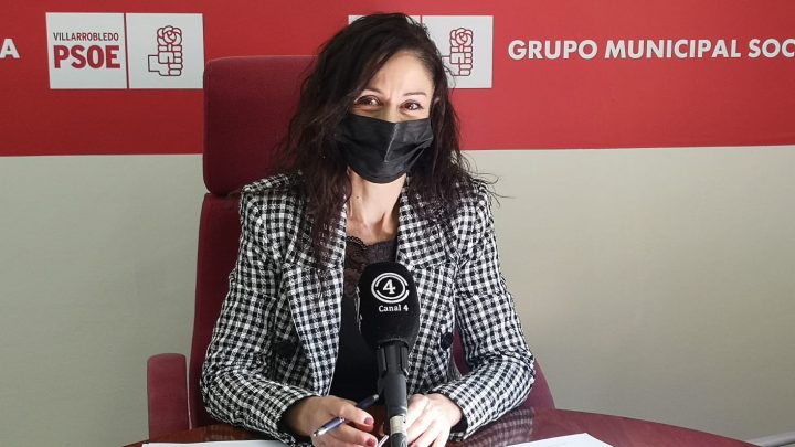 La concejala del Grupo Municipal Socialista en el Ayuntamiento de Villarrobledo, Rosario Herrera, ha ofrecido una rueda de en la que ha informado de la moción presentada con motivo de la Reforma Laboral