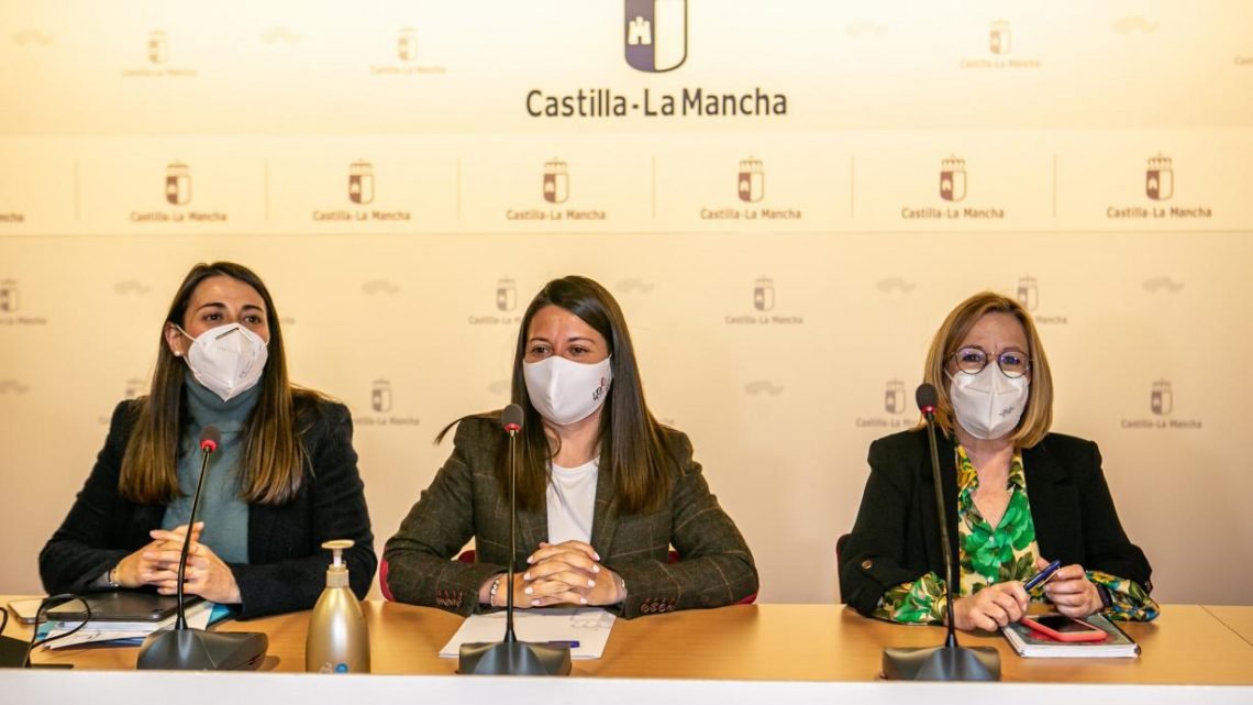 El Gobierno regional aborda la vuelta a la normalidad y el nuevo Decreto de Condiciones Básicas en los centros residenciales de atención a mayores de titularidad propia El Gobierno regional aborda la vuelta a la normalidad y el nuevo Decreto de Condiciones Básicas en los centros residenciales de atención a mayores de titularidad propia