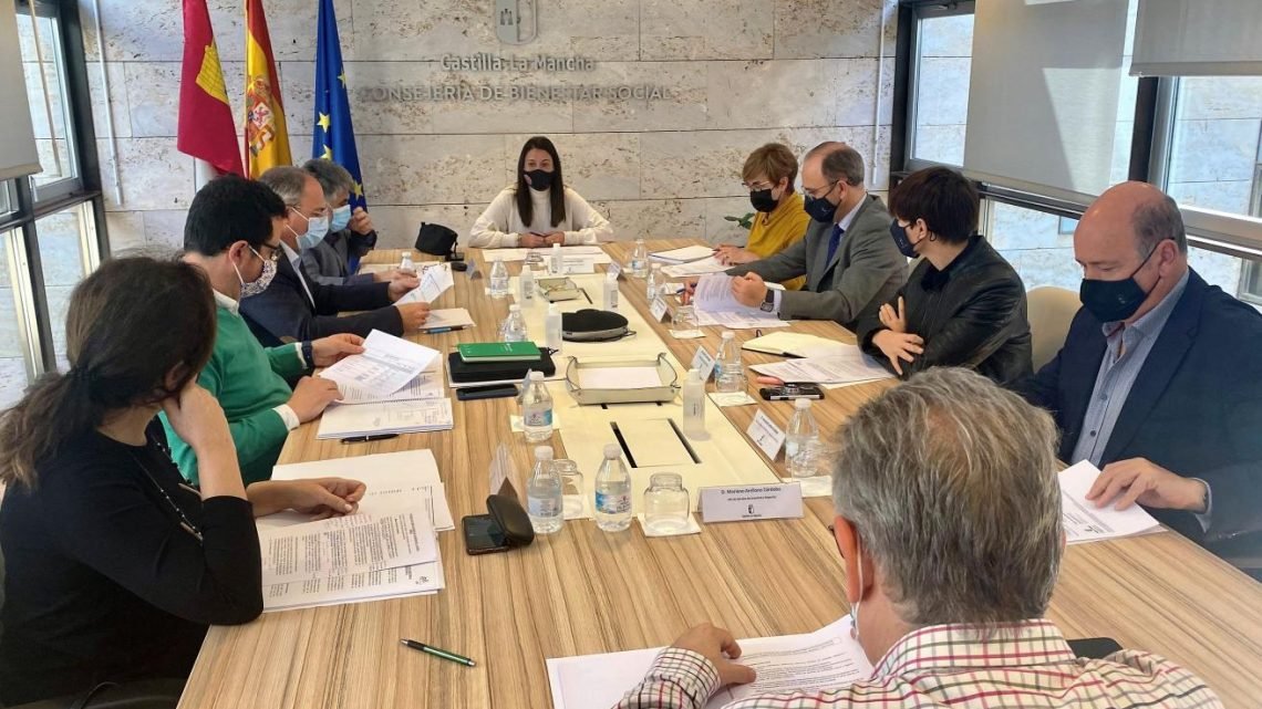 El Gobierno regional impulsa las mesas de trabajo del acuerdo entre las consejerías de Educación, Sanidad y Bienestar Social para la infancia y la adolescencia El Gobierno regional impulsa las mesas de trabajo del acuerdo entre las consejerías de Educación, Sanidad y Bienestar Social para la infancia y la adolescencia